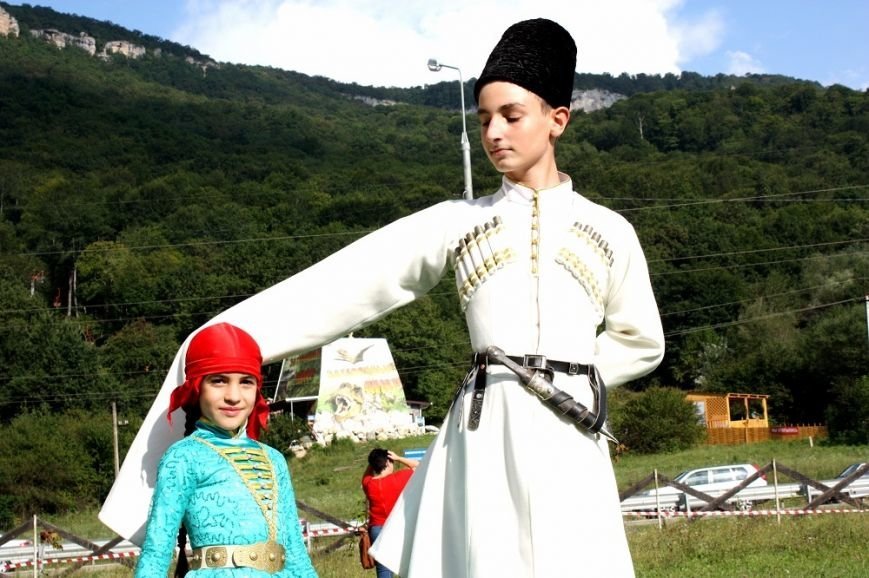 ПРАЗДНИЧНАЯ АДЫГЕЯ